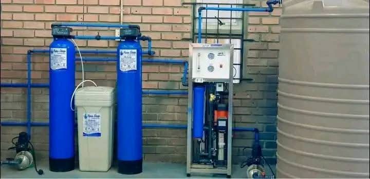 Water filtration system with pressure tanks